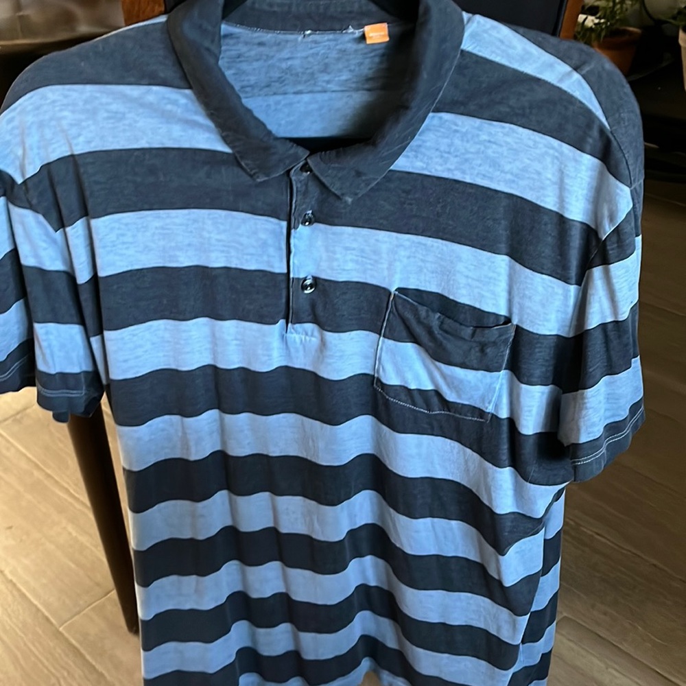 Boss Hugo Mens polo shirt, note: the Hugo Boss tag has been removed